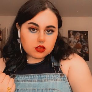 Meet your Posher, Alexis